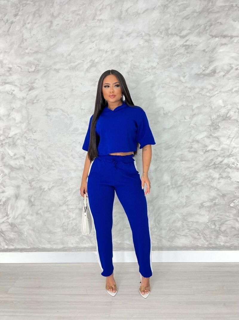 CONJUNTO CLARISSE EM ANARRUGA, CROPPED COM CAPUZ + CALÇA COM LISTRA – Imagem 6 [nsid:940167990]