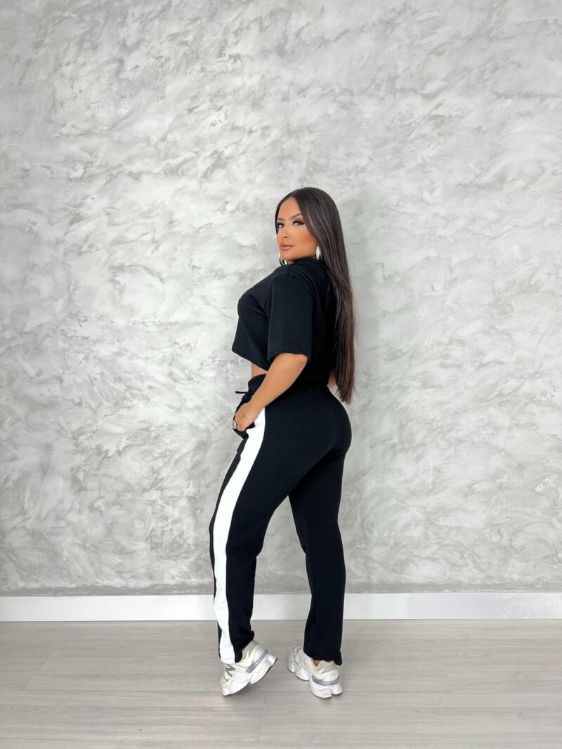 CONJUNTO CLARISSE EM ANARRUGA, CROPPED COM CAPUZ + CALÇA COM LISTRA – Imagem 4 [nsid:940167985]