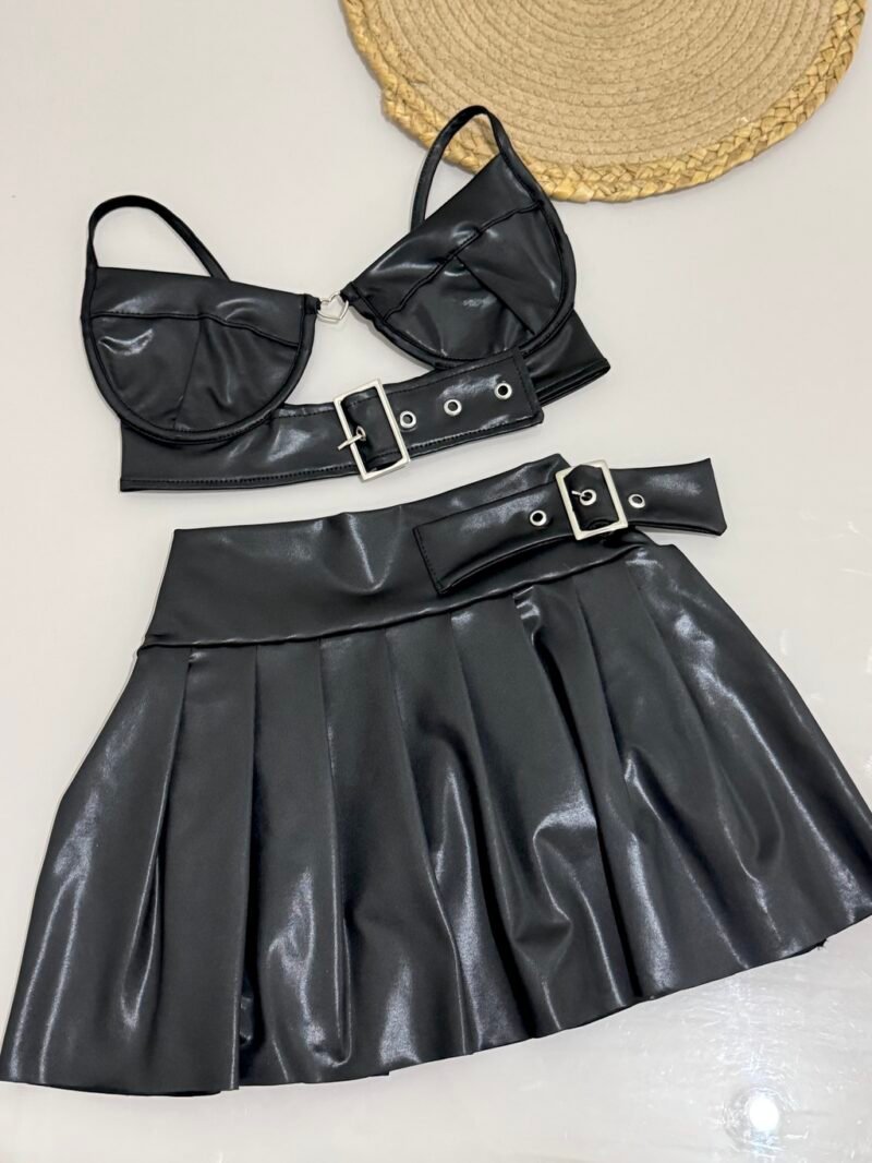 CROPPED KLOE EM CIRRÊ ACETINADO COM ARO DE SUSTENTAÇÃO, DETALHE EM CORAÇÃO E FIVELA PRATA – Imagem 3 [nsid:885287451]