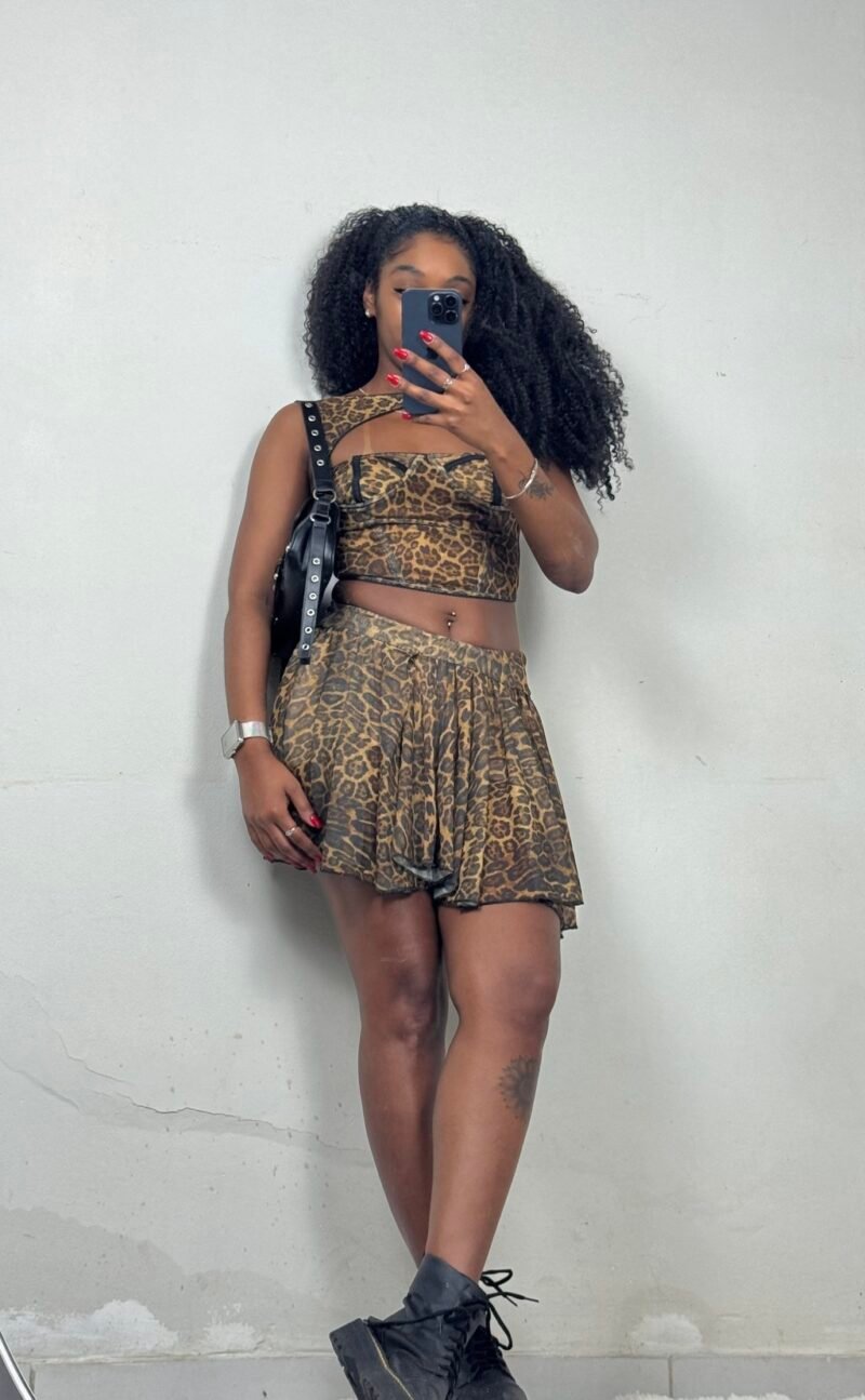 CONJUNTO JASMINE EM TULE COM ARO DE SUSTENTAÇÃO, DETALHE EM CORAÇÃO E SAIA PLISSADA COM SHORT POR BAIXO – Imagem 9 [nsid:896746369]