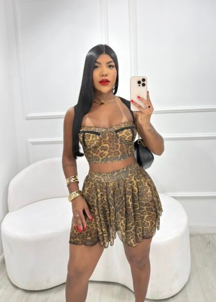 CONJUNTO JASMINE EM TULE COM ARO DE SUSTENTAÇÃO, DETALHE EM CORAÇÃO E SAIA PLISSADA COM SHORT POR BAIXO – Imagem 1 [nsid:912965010]
