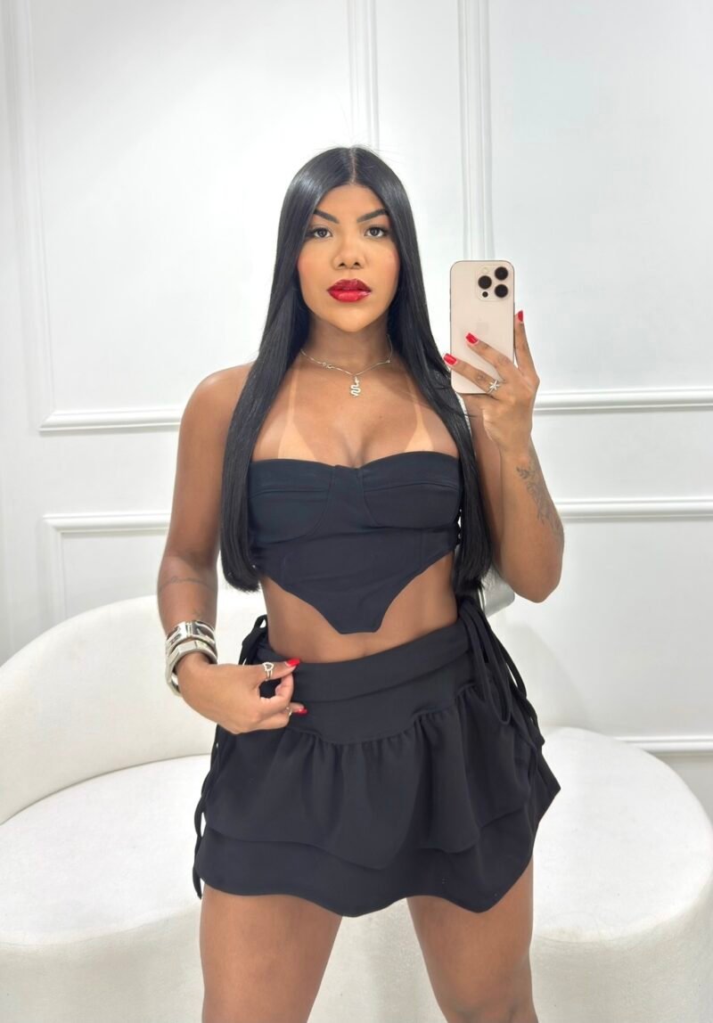 CONJUNTO KIRA EM MALHA ESCUBA COM FRANZIDO NAS LATERAIS DA SAIA E REGULAGEM NO CROPPED – Imagem 7 [nsid:919035373]