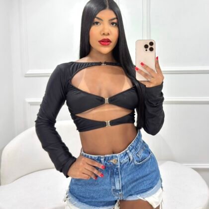 CROPPED KYRA MANGA LONGA COM DETALHE EM FECHO PRATA EM POLIAMIDA ACETINADA – Imagem 1 [nsid:919026113]