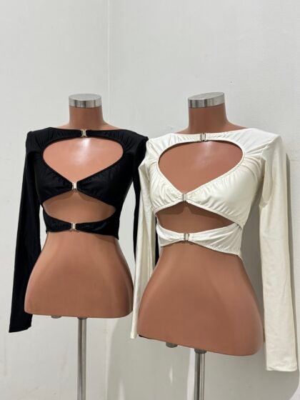 CROPPED KYRA MANGA LONGA COM DETALHE EM FECHO PRATA EM POLIAMIDA ACETINADA – Imagem 1 [nsid:924119575]