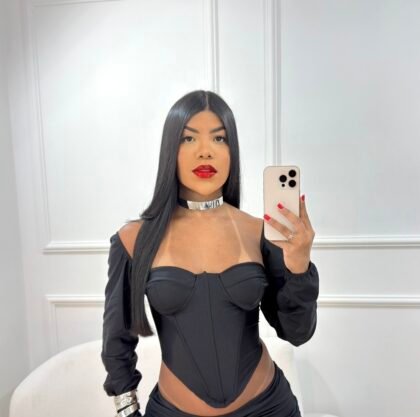 CORSELET MANGA LONGA EM POLIAMIDA ACETINADA COM BARBATANAS E ARO DE SUSTENTAÇÃO – Imagem 1 [nsid:925730456]