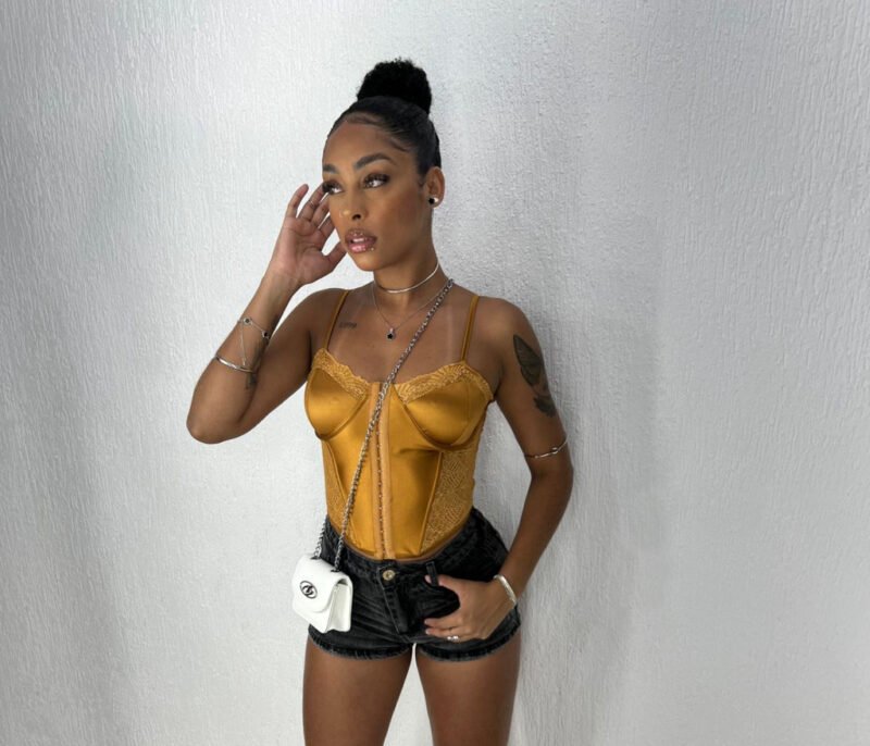 CORSELET LARA COM ALÇA EM MALHA PRADA SHINE, COLCHETES, BARBATANAS E SEM BOJO – Imagem 3 [nsid:783531657]
