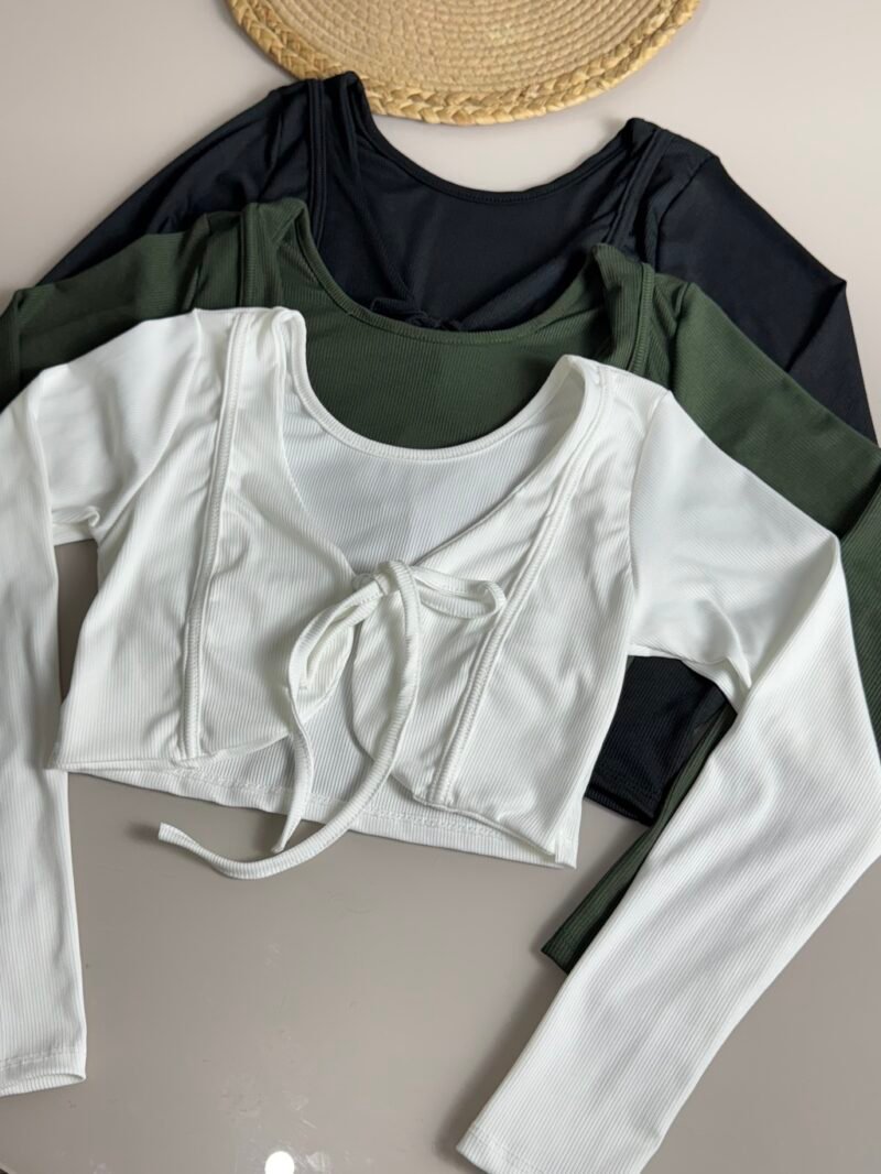CROPPED SOLANGE MANGA LONGA EM RIBANINHA CANELADA – Imagem 2 [nsid:930280743]