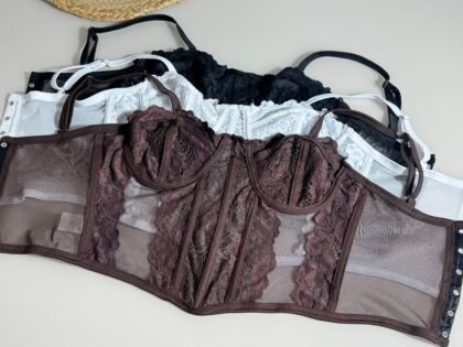 CORSELET LARI EM TULE COM RENDA, BARBATANAS. ARO DE SUSTENTAÇÃO E REGULAGEM ATRÁS – Imagem 1 [nsid:934670847]