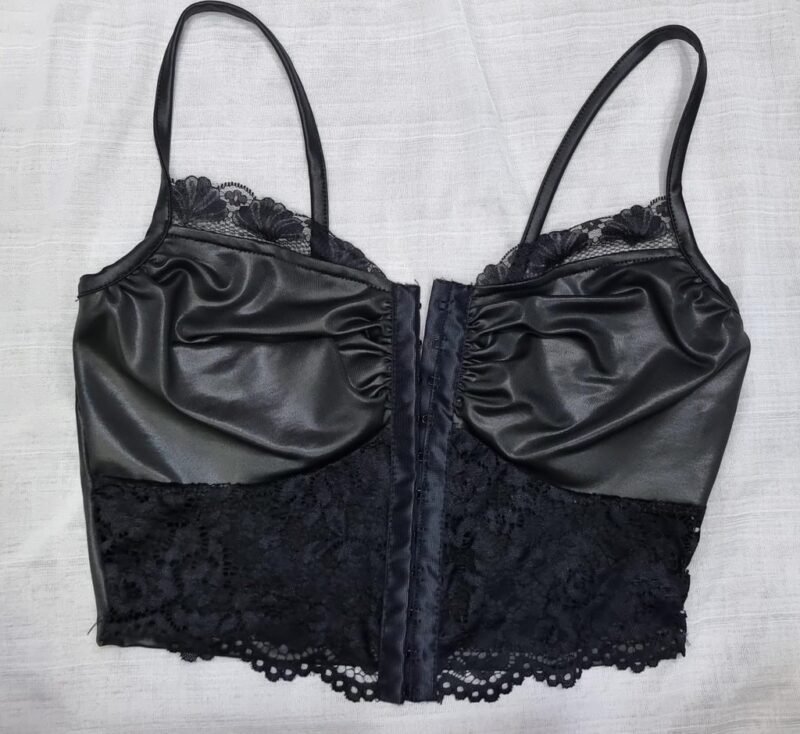 CROPPED EM RENDA COM CIRRÊ, COLCHETES E ARO DE SUSTENTAÇÃO – Imagem 1 [nsid:704431201]