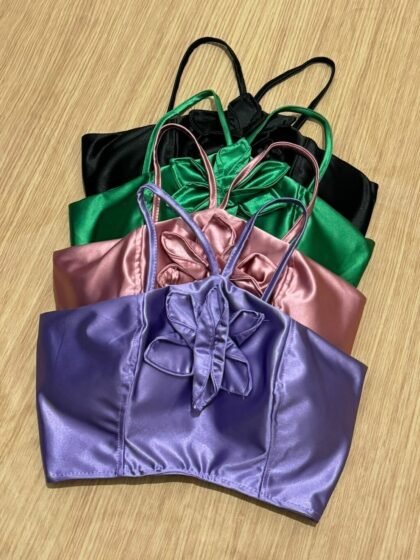CROPPED FLOR EM MALHA PRADA ACETINADO COM BOJO E ZIPER ATRÁS – Imagem 1 [nsid:686257179]