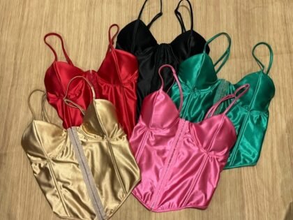 CORSELET YRIS EM MALHA PRADA ACETINADO COM COLCHETES, BOJO E REGULAGEM NA ALÇA – Imagem 1 [nsid:686258643]