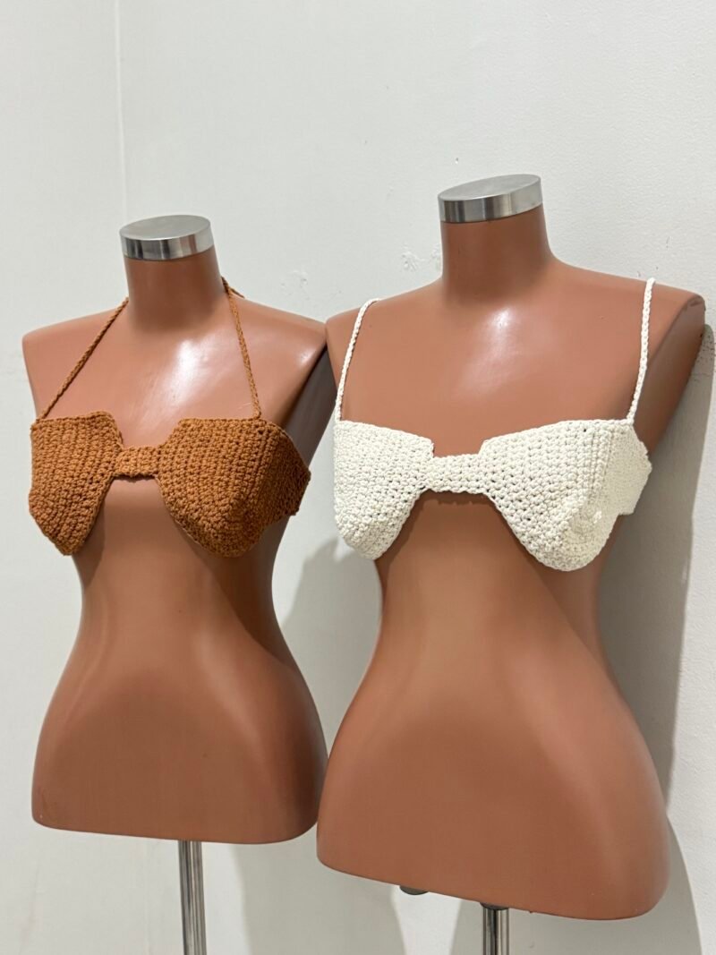 CROPPED EM CROCHÊ COM REGULAGEM NO PESCOÇO E COSTAS – Imagem 2 [nsid:984460074]