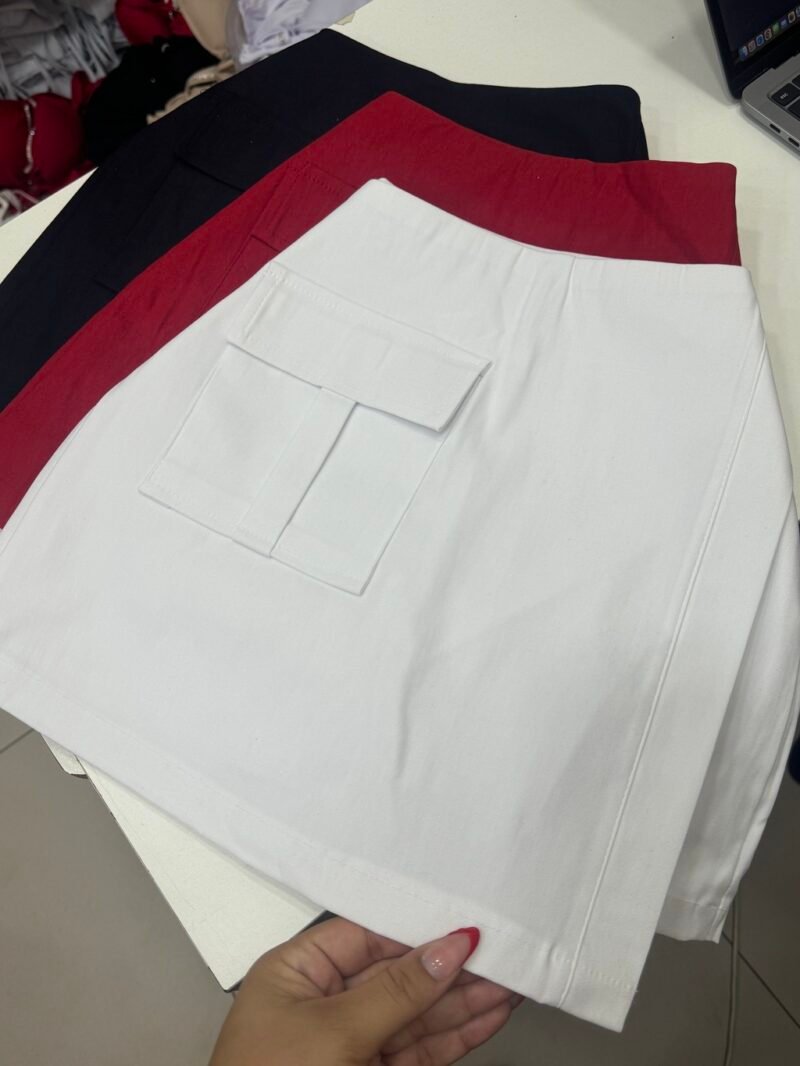 SHORT SAIA COM BOLSO E ZÍPER LATERAL EM BENGALINE – Imagem 1 [nsid:762940468]