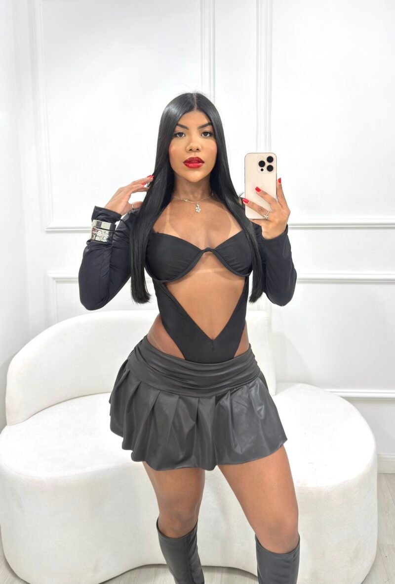 SHORT SAIA PLISSADO EM CIRRÊ ACETINADO – Imagem 3 [nsid:919026413]