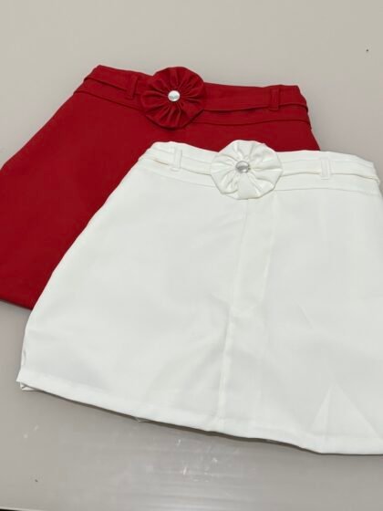 SHORT SAIA EM ALFAIATARIA COM CINTO FLOR E ZÍPER LATERAL – Imagem 1 [nsid:785867382]
