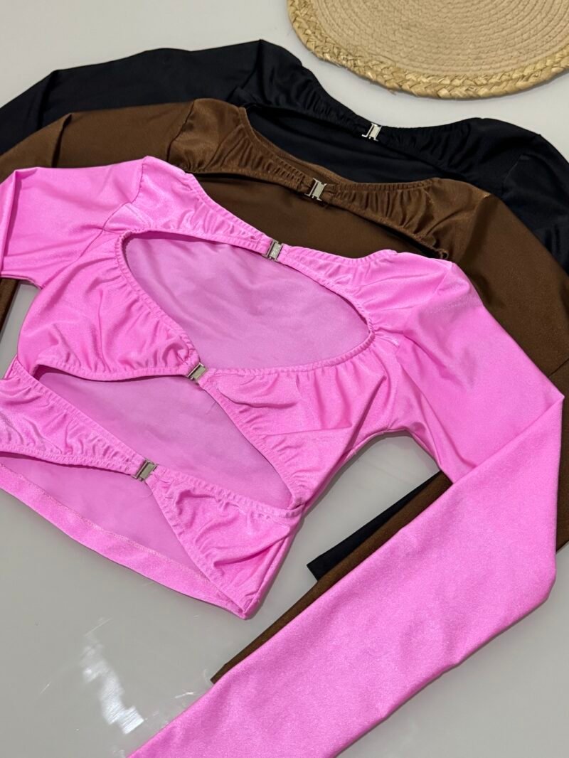 CROPPED KYRA MANGA LONGA COM DETALHE EM FECHO PRATA EM POLIAMIDA ACETINADA – Imagem 7 [nsid:929414540]