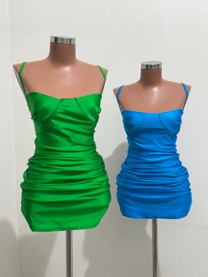 VESTIDO MEIA TAÇA EM POLIAMIDA ACETINADA COM ARO DE SUSTENTAÇÃO, ELÁSTICO FRANZIDO COM EFEITO EMPINA BUMBUM E REGULAGEM NA ALÇA – Imagem 1 [nsid:826972134]