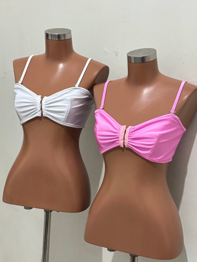 CROPPED LOVE EM POLIAMIDA ACETINADA COM DETALHE EM CORAÇÃO, COLCHETES E REGULAGEM NAS ALÇAS – Imagem 2 [nsid:1003631112]