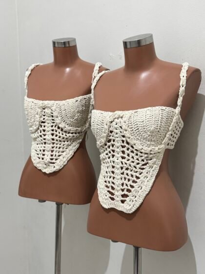 CROPPED EM CROCHÊ COM REGULAGEM NA ALÇA E COSTAS – Imagem 1 [nsid:1003714415]