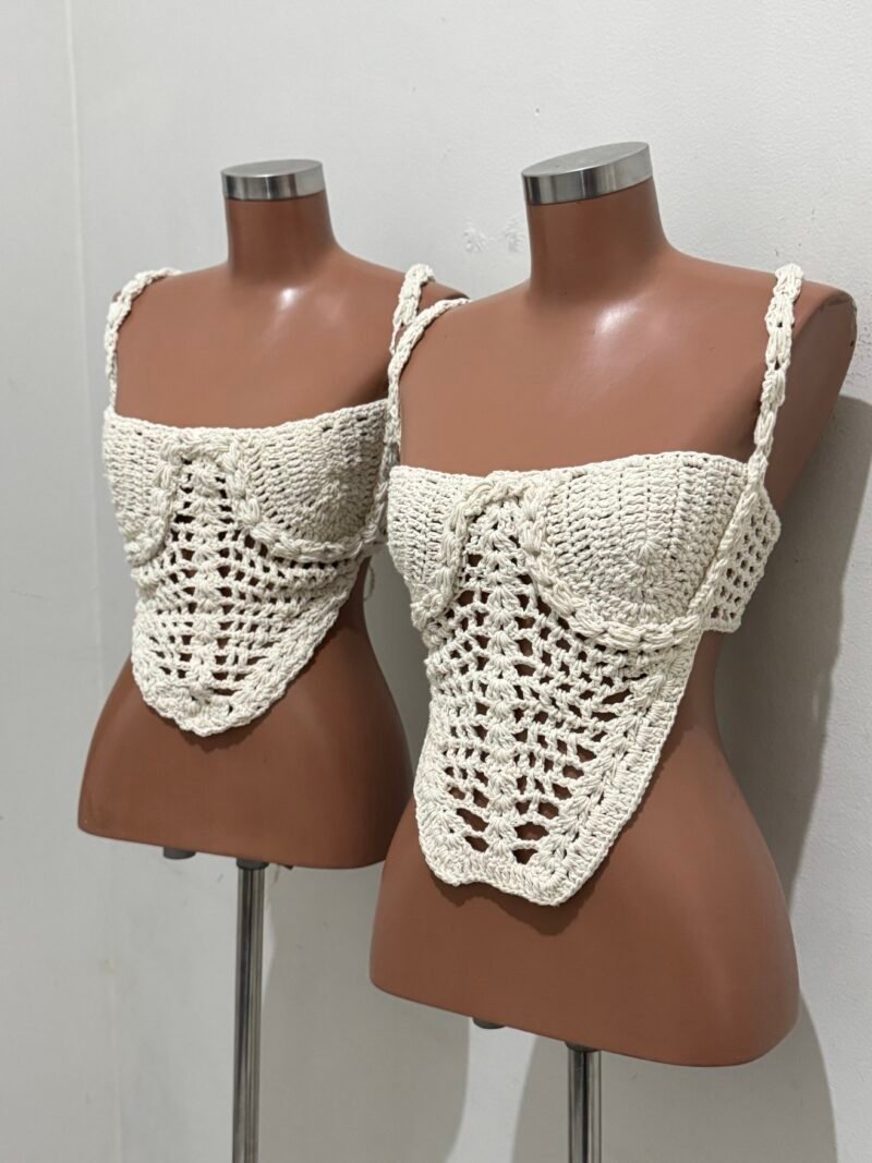 CROPPED EM CROCHÊ COM REGULAGEM NA ALÇA E COSTAS – Imagem 1 [nsid:1003714415]