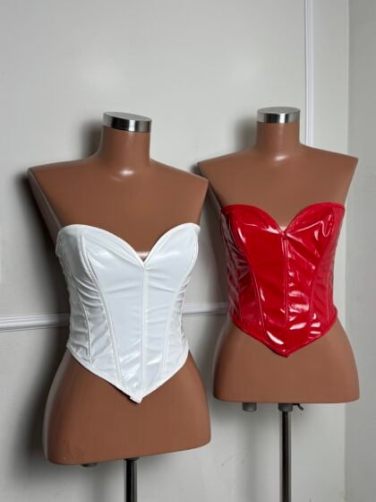 CORSELET EM VINIL COM BARBATANAS E REGULAGEM ATRÁS – Imagem 1 [nsid:1010613340]