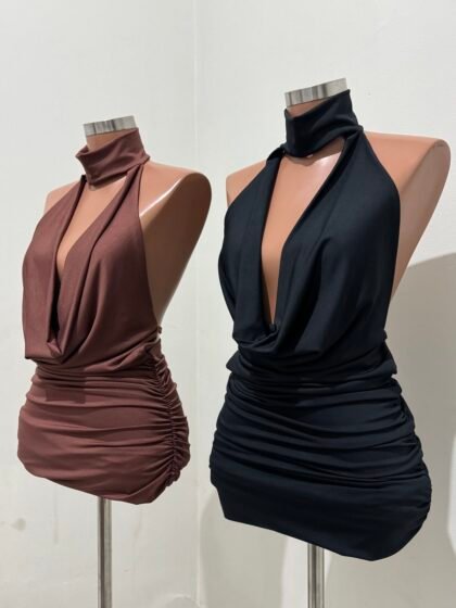 VESTIDO CLEO EM MALHA SUPLEX COM ELÁSTICO DRAPEADO NAS LATERAIS – Imagem 1 [nsid:879667273]