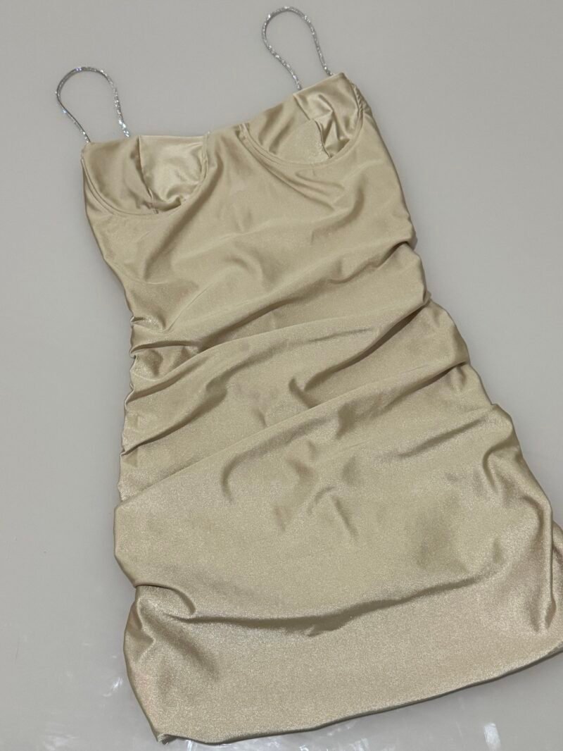 VESTIDO MEIA TAÇA EM POLIAMIDA ACETINADA COM ALÇA DE BRILHO, ARO DE SUSTENTAÇÃO E FRANZIDO LATERAL – Imagem 5 [nsid:777224997]